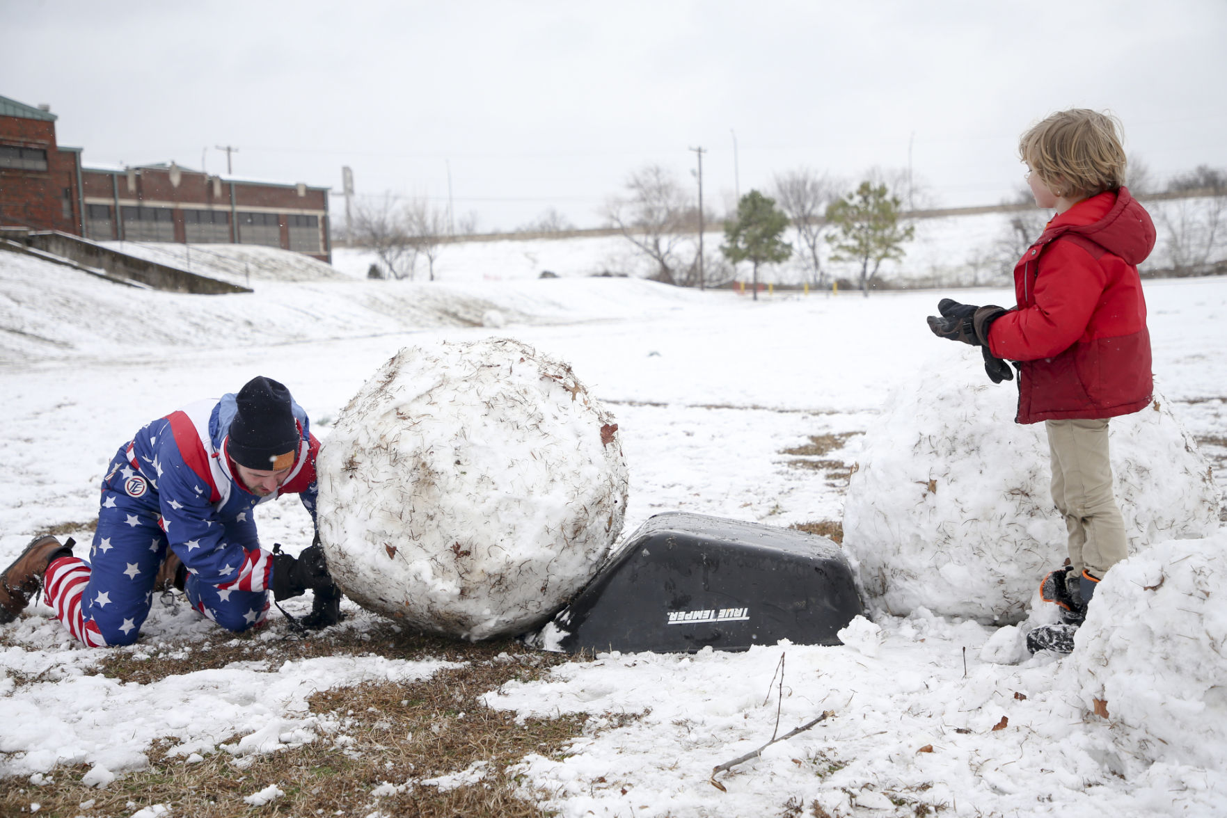 Snow falls on Tulsa area, northeast Oklahoma